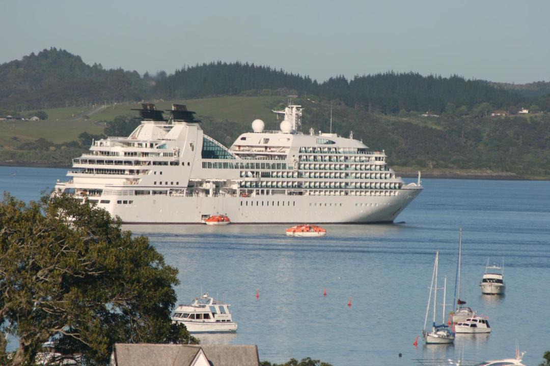 Photo of Others in Russell