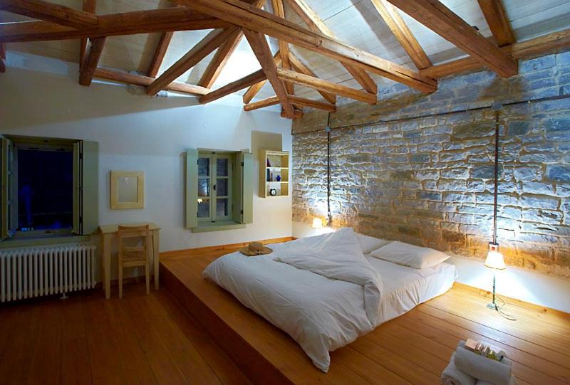 Photo of Bedroom in Papigo