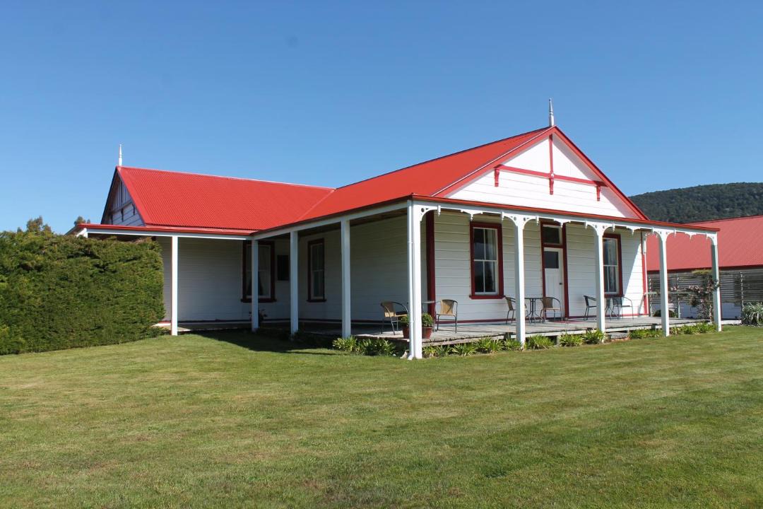 Photo of Others in Manapouri