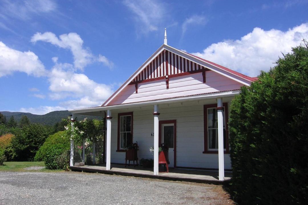 Photo of Others in Manapouri