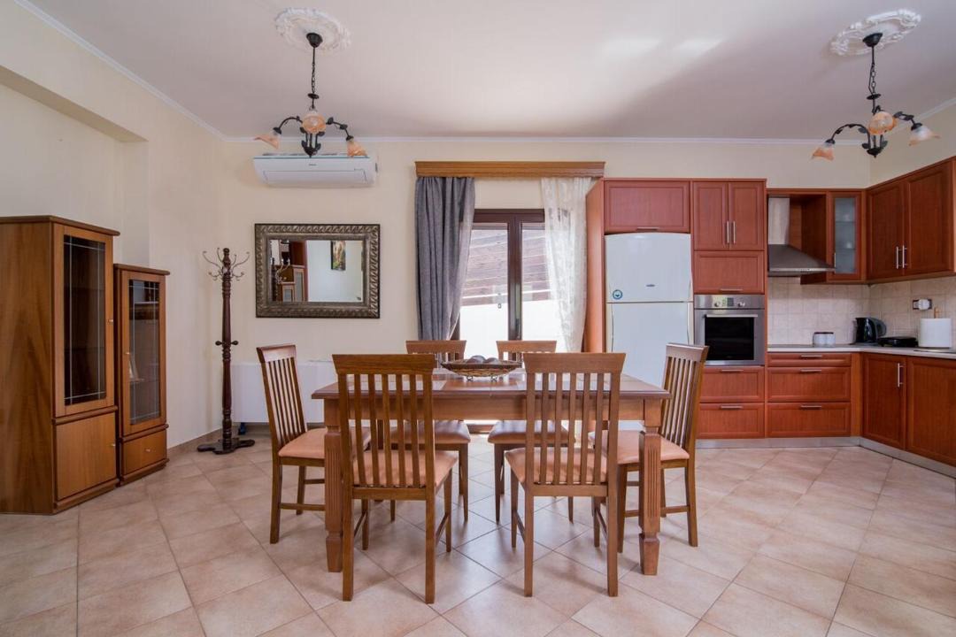 Photo of Others in Elos