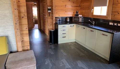 Luxury 3-bed lodge with hot tub 