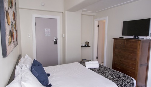 Double Shared Bathroom