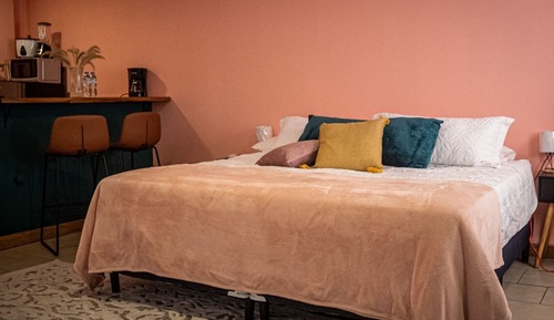 Deluxe Apartment, 1 King Bed, Private Bathroom