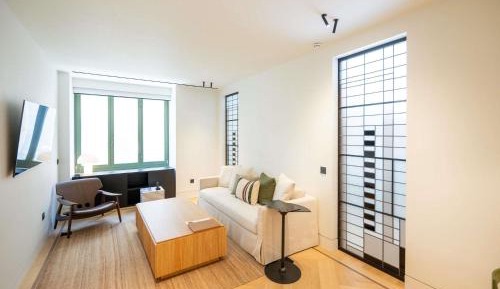 Deluxe King Suite