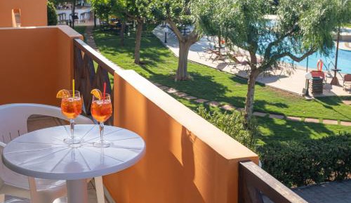 One-Bedroom Apartment with Garden or Pool View