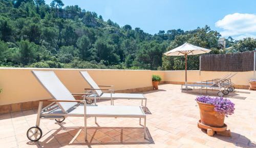 Apartment with Mountain View