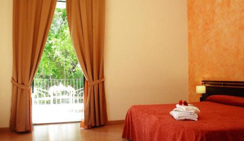 Double or Twin Room with parking included