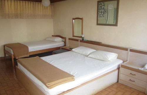 Ambarawa Hotel | Family Room at Bismo 6 (1 Bedroom) by Hotel Azaya