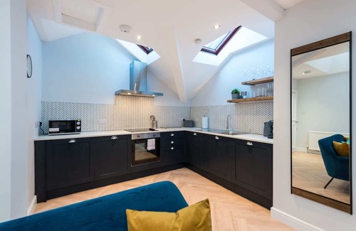 Old Town Apartment | Quiet, central 2 bedroom Royal Mile gem