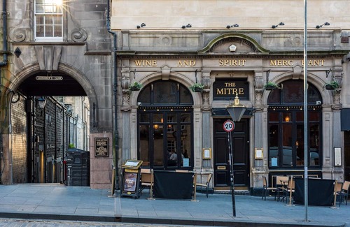 Old Town Apartment | Quiet, central 2 bedroom Royal Mile gem