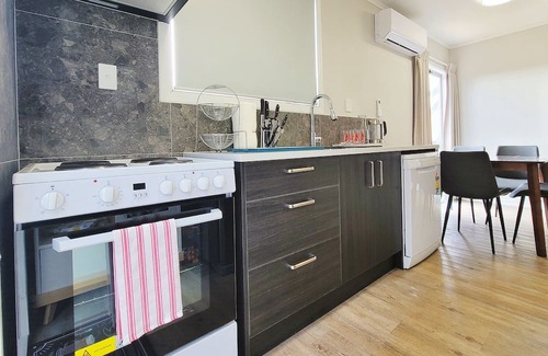 Stanmore Bay Villa | The Gulf Red Vacation Home, Clean 2-bedroom