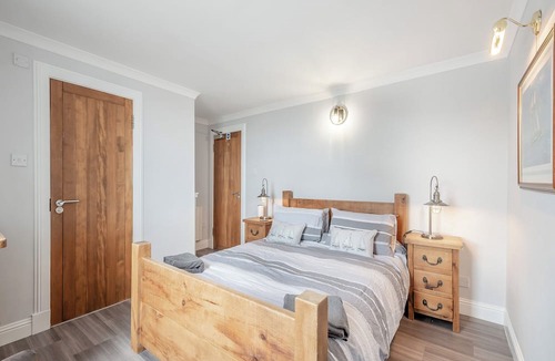 Dunure Cottage | Harbour View is a gorgeous first floor, coastal apartment situated on the edge of the harbour with s