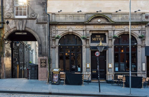 Old Town Apartment | Quiet, central 2 bedroom Royal Mile gem