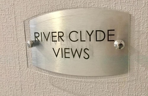 Port Glasgow Apartment | RIVER CLYDE VIEWS - PRIVATE APT, SWIMMING POOL, FITNESS GYM, SAUNA, STEAM ROOM.
