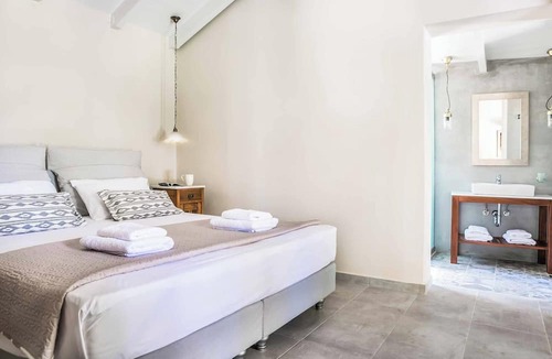 Argostoli Town Villa | Villa Fanari - This villa includes an private pool, WIFI & A/C
