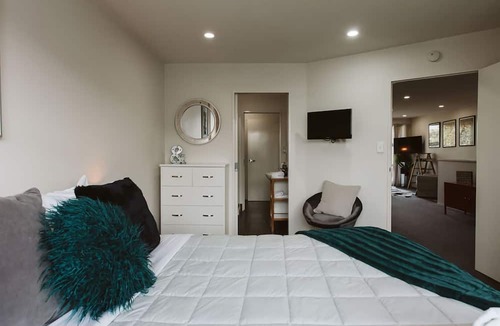 Rewa Apartment | THE LOFT NO3 CONVENIENT IN STRANDON