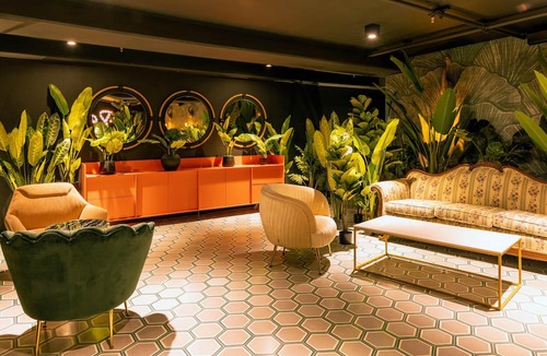 Hospital Apartment | Green Oasis at 21, City Views and Wonderland Vibes!