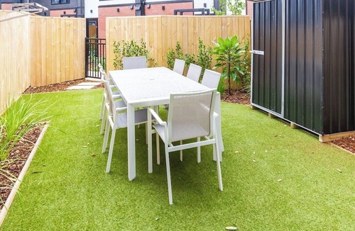 Henderson House | Modern Hideaway: 2-Bed Townhouse
