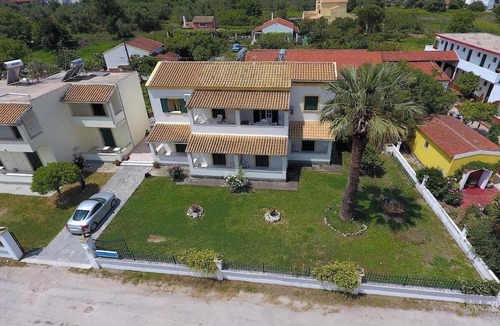 Roda Apartment | Studio Apartment 'Standard 4' with Shared Terrace, Wi-Fi and Air Conditioning