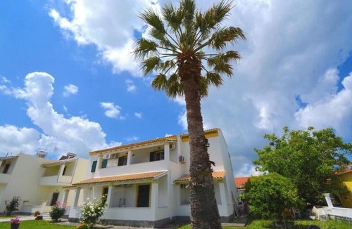Roda Apartment | Studio Apartment 'Standard 1' with Shared Terrace, Wi-Fi and Air Conditioning