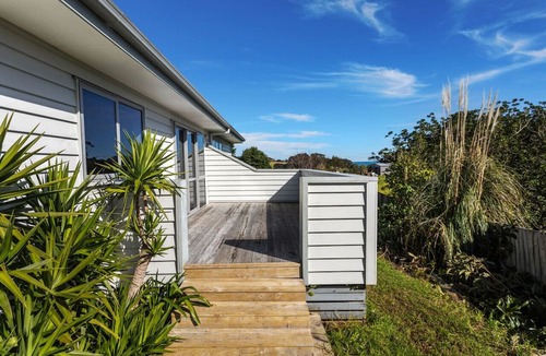 Te Kaha House | Kererū Coastal Retreat
