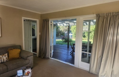 Holdens Bay House | Holden's Bay Hideaway MBT