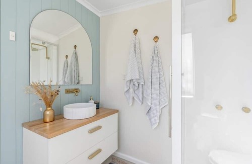 Lulworth Apartment | Shore to Adore: Near Beach, Ocean Views & WiFi