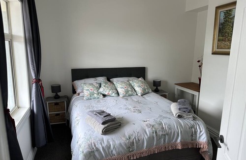 Timaru House | Beautifully renovated duck back cottage Close to Bay and town