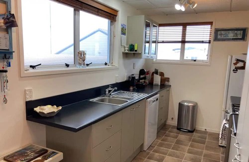 Pukehina House | Beauty on the beach front