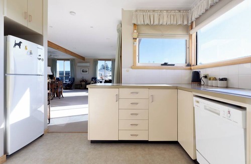 Low Head House | Old-School Charm Meets Beachside Bliss