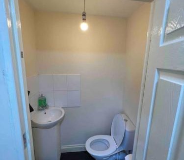 Cairndow House | Lovely 4 Bedroom semi-detached with parking