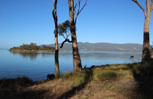 Apollo Bay House | Bruny Island, Secluded Waterfront on 5 acres