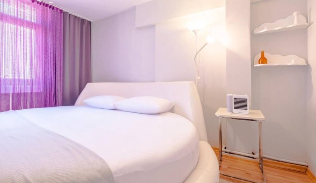 Colorful and Central Flat with Balcony in Kadikoy