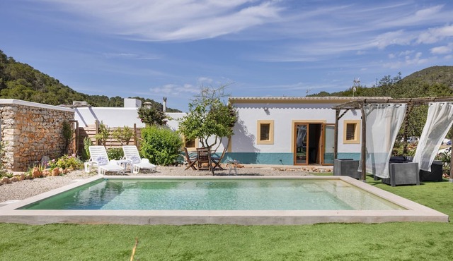 Typical Countryside House with Pool Near the Beach