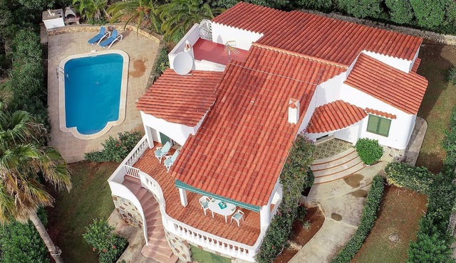 Moderne, frische Familienvilla Allondra by Interhome