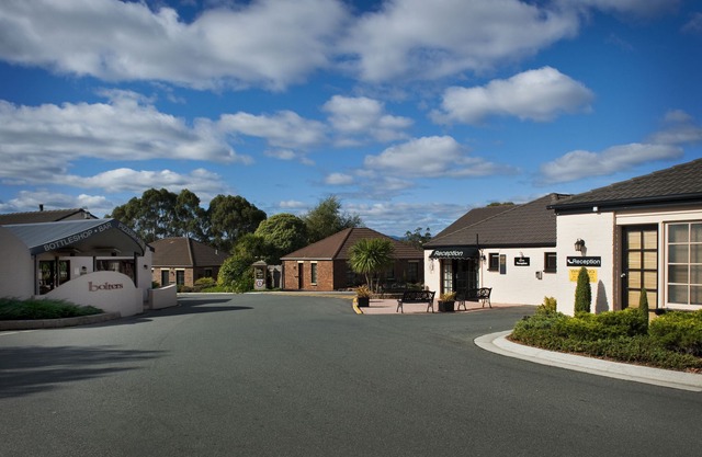 Country Club Villas